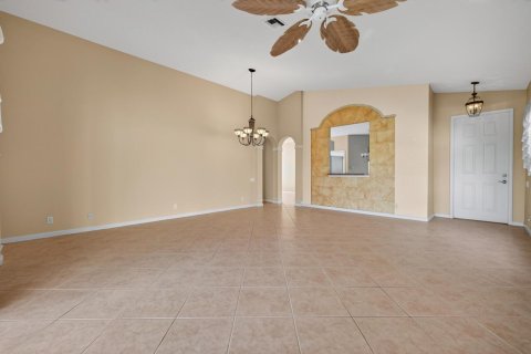 Villa ou maison à vendre à Port St. Lucie, Floride: 2 chambres, 154.78 m2 № 2431592 - photo 14