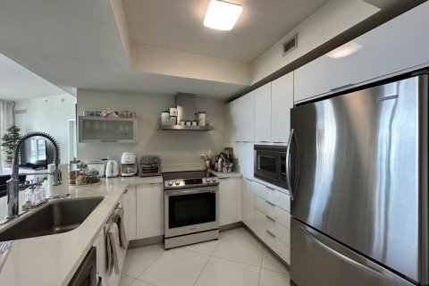 Condo in Sunny Isles Beach, Florida, 3 bedrooms  № 1040584 - photo 1