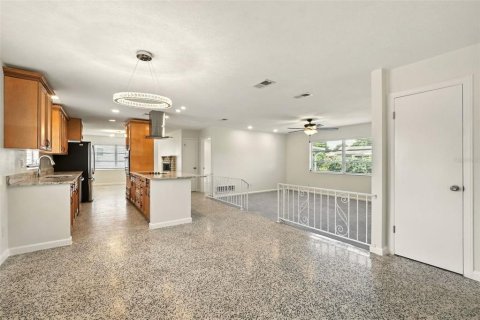 Casa en venta en Orlando, Florida, 4 dormitorios, 155.7 m2 № 1829902 - foto 5