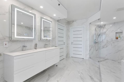 Copropriété à vendre à Sunny Isles Beach, Floride: 2 chambres, 176.79 m2 № 1925581 - photo 28