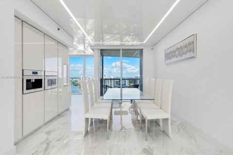 Copropriété à vendre à Sunny Isles Beach, Floride: 2 chambres, 176.79 m2 № 1925581 - photo 14