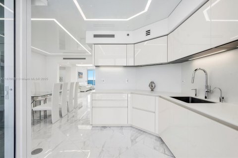 Copropriété à vendre à Sunny Isles Beach, Floride: 2 chambres, 176.79 m2 № 1925581 - photo 20