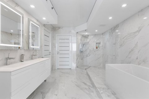 Copropriété à vendre à Sunny Isles Beach, Floride: 2 chambres, 176.79 m2 № 1925581 - photo 26