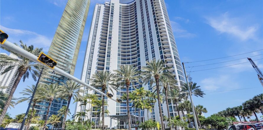 Condo à Sunny Isles Beach, Floride, 2 chambres № 1925581