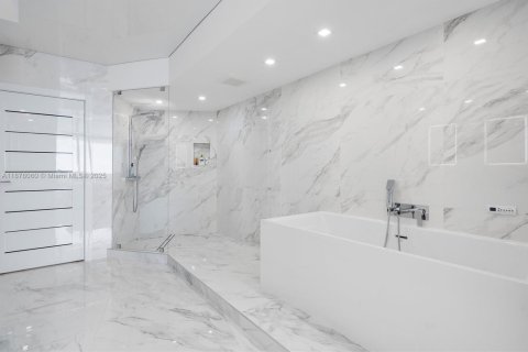 Copropriété à vendre à Sunny Isles Beach, Floride: 2 chambres, 176.79 m2 № 1925581 - photo 29