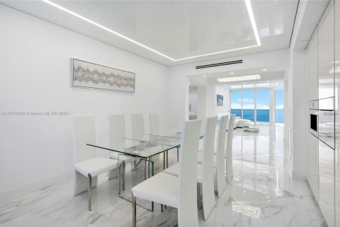 Copropriété à vendre à Sunny Isles Beach, Floride: 2 chambres, 176.79 m2 № 1925581 - photo 21