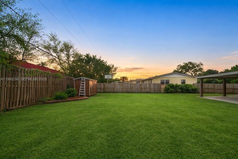 House in Miami Gardens, Florida 3 bedrooms, 120.4 sq.m. № 2043799 - photo 5