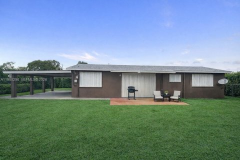 House in Miami Gardens, Florida 3 bedrooms, 120.4 sq.m. № 2043799 - photo 4