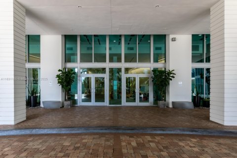 Copropriété à louer à Miami, Floride: 3 chambres, 128.67 m2 № 1814125 - photo 6