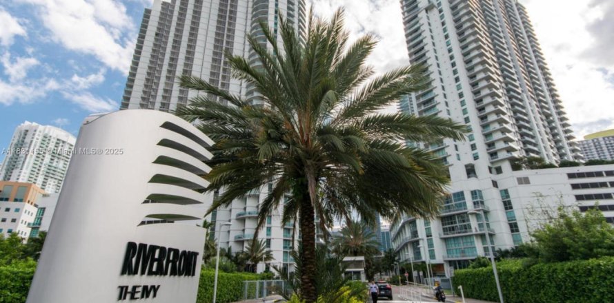 Condo à Miami, Floride, 3 chambres № 1814125