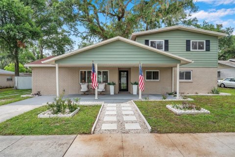 House in Seffner, Florida 4 bedrooms, 205.13 sq.m. № 1795060 - photo 1