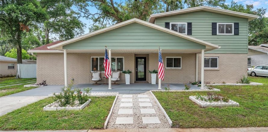 House in Seffner, Florida 4 bedrooms, 205.13 sq.m. № 1795060