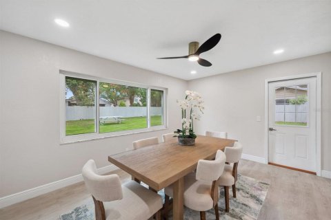 House in Seffner, Florida 4 bedrooms, 205.13 sq.m. № 1795060 - photo 22