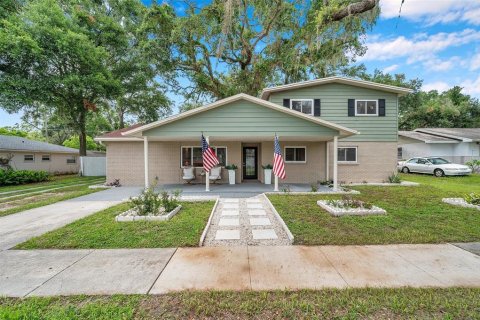 House in Seffner, Florida 4 bedrooms, 205.13 sq.m. № 1795060 - photo 2
