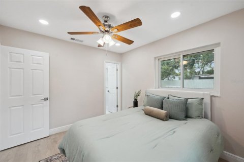 House in Seffner, Florida 4 bedrooms, 205.13 sq.m. № 1795060 - photo 25