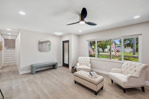 House in Seffner, Florida 4 bedrooms, 205.13 sq.m. № 1795060 - photo 8