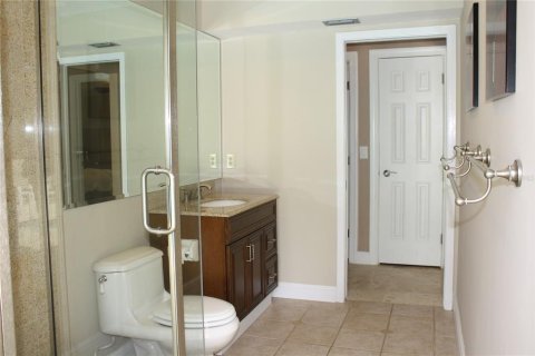 House in Largo, Florida 5 bedrooms, 333.61 sq.m. № 1847382 - photo 26
