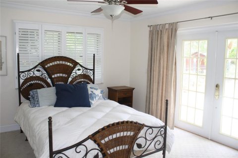 House in Largo, Florida 5 bedrooms, 333.61 sq.m. № 1847382 - photo 14