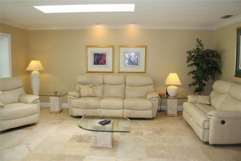 House in Largo, Florida 5 bedrooms, 333.61 sq.m. № 1847382 - photo 6