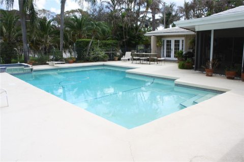 House in Largo, Florida 5 bedrooms, 333.61 sq.m. № 1847382 - photo 30