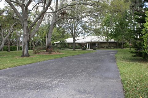 House in Largo, Florida 5 bedrooms, 333.61 sq.m. № 1847382 - photo 1
