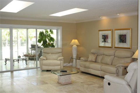 House in Largo, Florida 5 bedrooms, 333.61 sq.m. № 1847382 - photo 4