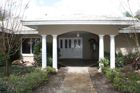 House in Largo, Florida 5 bedrooms, 333.61 sq.m. № 1847382 - photo 2