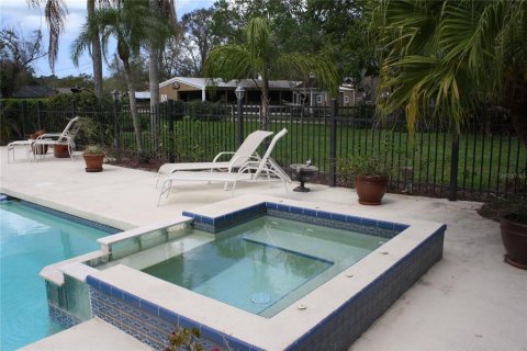 House in Largo, Florida 5 bedrooms, 333.61 sq.m. № 1847382 - photo 29