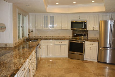 House in Largo, Florida 5 bedrooms, 333.61 sq.m. № 1847382 - photo 11