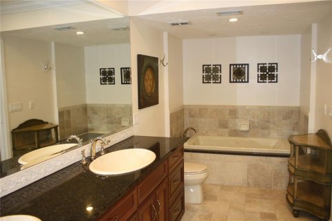 House in Largo, Florida 5 bedrooms, 333.61 sq.m. № 1847382 - photo 25