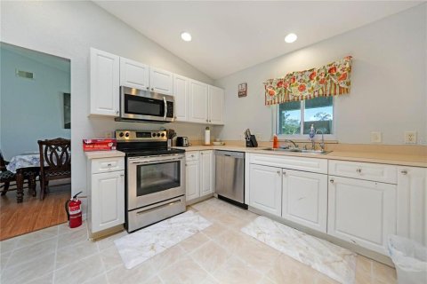 House in Port Charlotte, Florida 3 bedrooms, 155.89 sq.m. № 1773791 - photo 9