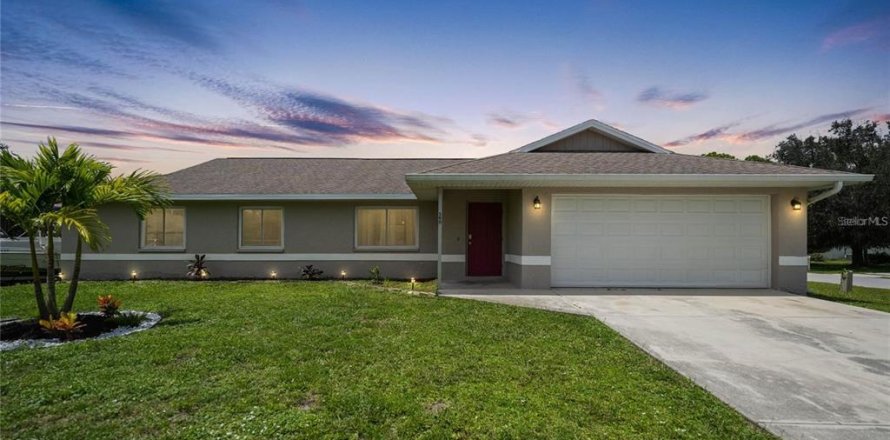 House in Port Charlotte, Florida 3 bedrooms, 155.89 sq.m. № 1773791