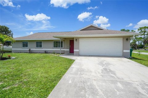 House in Port Charlotte, Florida 3 bedrooms, 155.89 sq.m. № 1773791 - photo 2