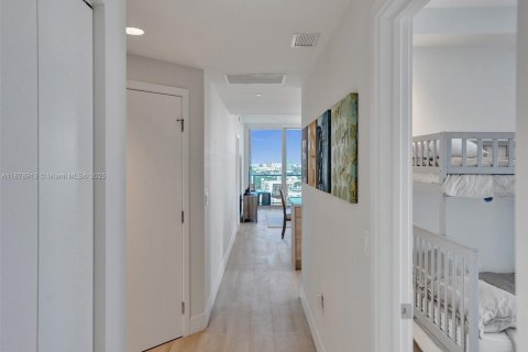 Снять в аренду кондоминиум в Норт-Майами-Бич, Флорида 3 спальни, 144.65м2, № 1977619 - фото 9