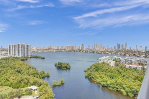 Снять в аренду кондоминиум в Норт-Майами-Бич, Флорида 3 спальни, 144.65м2, № 1977619 - фото 18