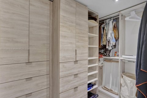 Снять в аренду кондоминиум в Норт-Майами-Бич, Флорида 3 спальни, 144.65м2, № 1977619 - фото 15