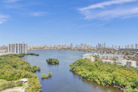 Снять в аренду кондоминиум в Норт-Майами-Бич, Флорида 3 спальни, 144.65м2, № 1977619 - фото 22