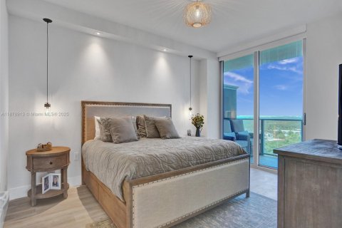 Снять в аренду кондоминиум в Норт-Майами-Бич, Флорида 3 спальни, 144.65м2, № 1977619 - фото 2
