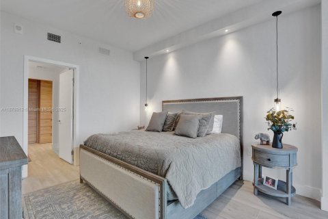 Снять в аренду кондоминиум в Норт-Майами-Бич, Флорида 3 спальни, 144.65м2, № 1977619 - фото 3