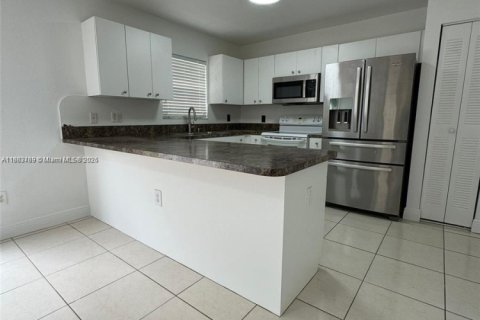 Villa ou maison à louer à Homestead, Floride: 3 chambres, 118.45 m2 № 1931169 - photo 4