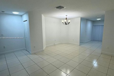 Villa ou maison à louer à Homestead, Floride: 3 chambres, 118.45 m2 № 1931169 - photo 2