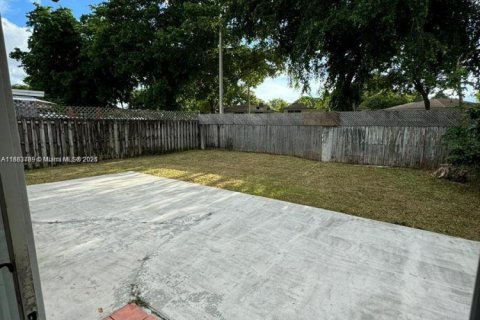 Villa ou maison à louer à Homestead, Floride: 3 chambres, 118.45 m2 № 1931169 - photo 12