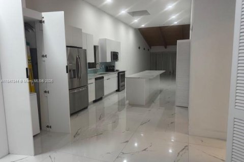 Casa en venta en Hallandale Beach, Florida, 3 dormitorios, 156.08 m2 № 1849073 - foto 1