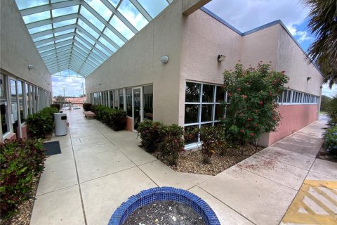 Commercial property in Sebring, Florida 380.9 sq.m. № 2218613 - photo 3