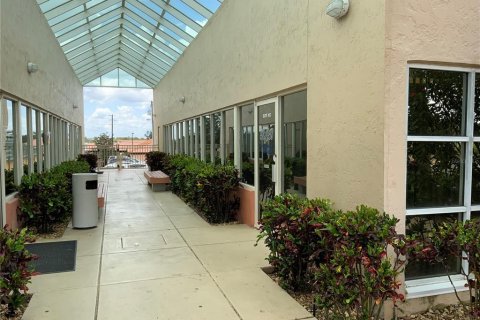 Commercial property in Sebring, Florida 380.9 sq.m. № 2218613 - photo 2