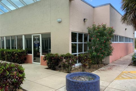 Commercial property in Sebring, Florida 380.9 sq.m. № 2218613