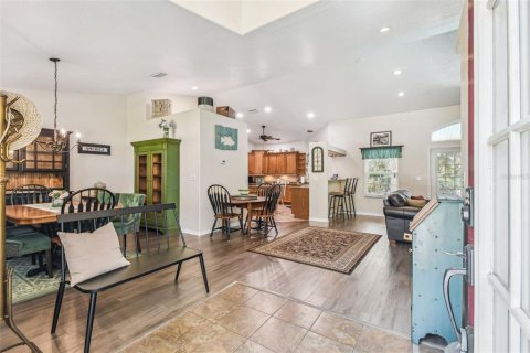 House in New Port Richey, Florida 3 bedrooms, 228.45 sq.m. № 1842020 - photo 8
