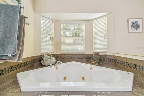 House in New Port Richey, Florida 3 bedrooms, 228.45 sq.m. № 1842020 - photo 28