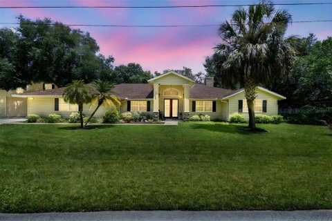 House in New Port Richey, Florida 3 bedrooms, 228.45 sq.m. № 1842020 - photo 1