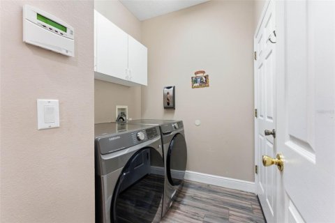 House in Orlando, Florida 3 bedrooms, 173.54 sq.m. № 2423765 - photo 23